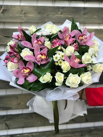 Букет цветов из: Розы и Хризантемы в Анджиевский