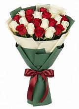 Букет Микс из красных и белых роз в Анджиевский