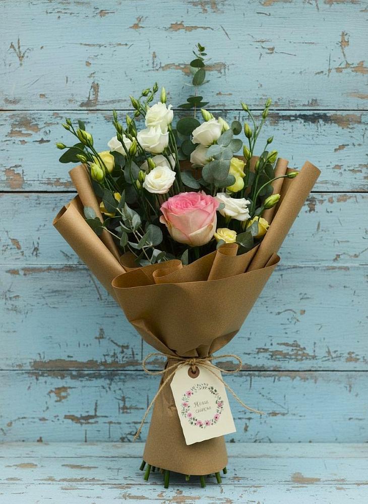 Букет цветов из: Розы и Лизиантусы в Анджиевский