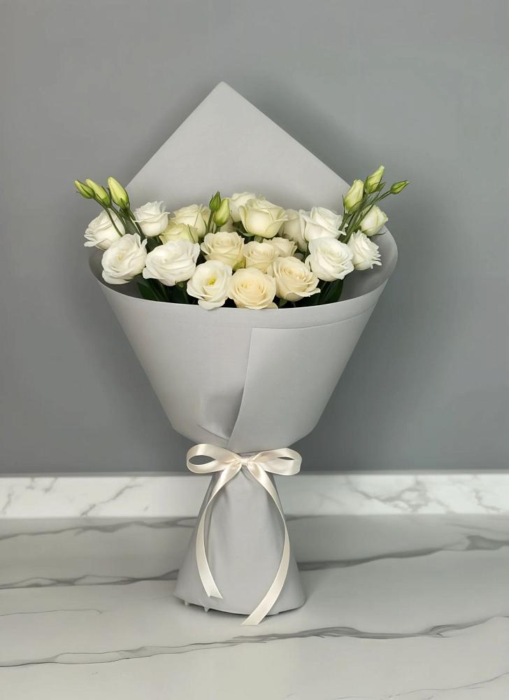 Букет цветов из: Розы и Лизиантусы в Анджиевский