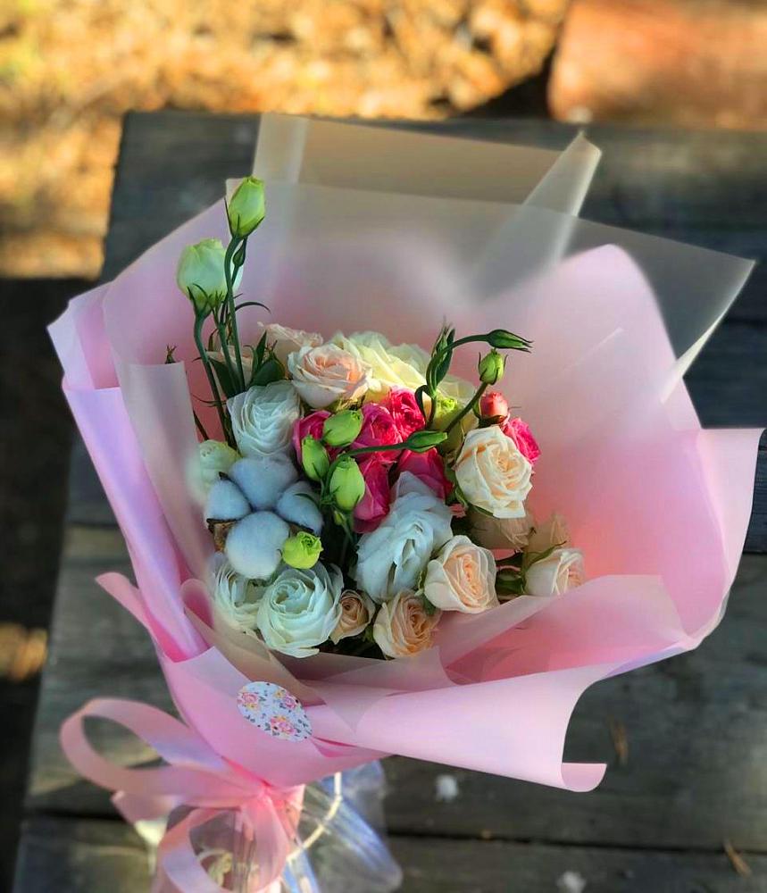 Букет цветов из: Розы и Лизиантусы в Анджиевский