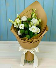 Букет цветов из:  Хризантемы и Лизиантусы в Анджиевский