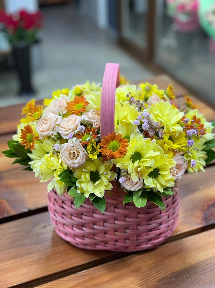 Цветочная композиция из Хризантемы и Розы в корзине в Анджиевский