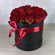 Цветочная композиция из Розы в шляпной коробке в Анджиевский