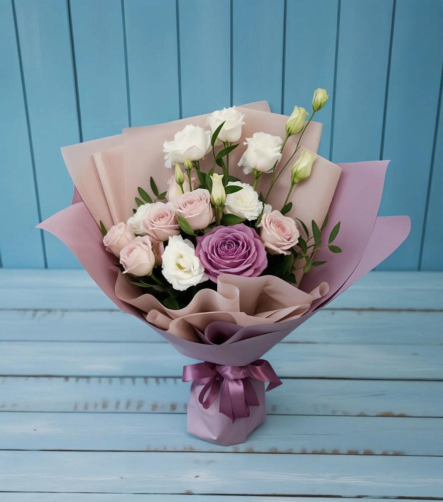 Букет цветов из: Розы и Лизиантусы в Анджиевский